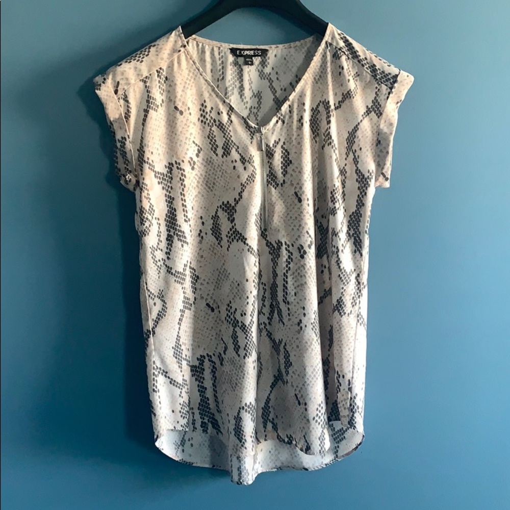 Short sleeve express half zip